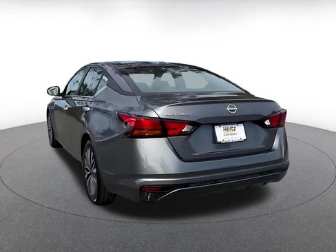 Used 2025 Nissan Altima 2.5 SV image 11