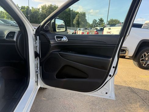 Used 2021 Jeep Grand Cherokee Laredo X RWD image 11