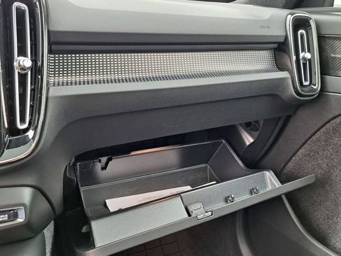 Used 2022 Volvo XC40 T5 R-Design w/ Advanced Package image 16