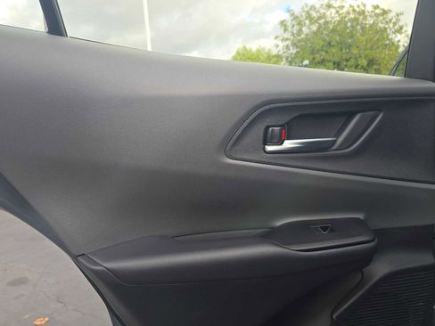 Used 2025 Toyota Prius XLE image 17