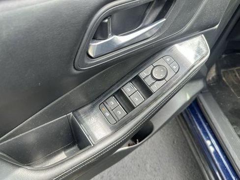 Used 2025 Nissan Rogue SV AWD/4WD image 17
