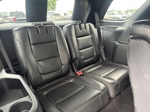 Used 2018 Ford Explorer XLT w/ Equipment Group 202A AWD/4WD image 41