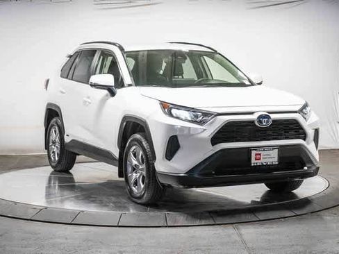Certified 2022 Toyota RAV4 LE image 6