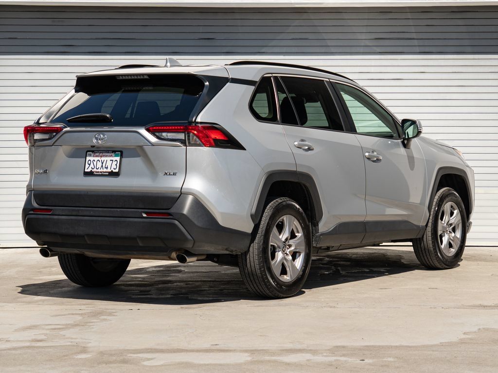 Used 2025 Toyota RAV4 XLE FWD image 27