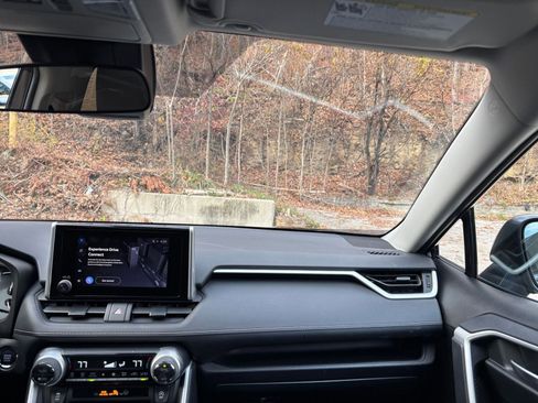 Used 2025 Toyota RAV4 XLE image 35