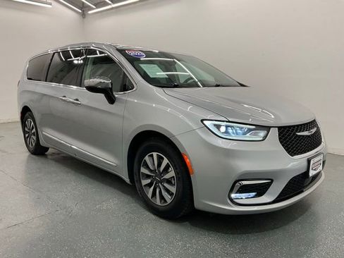 Used 2023 Chrysler Pacifica Limited FWD image 8