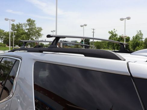 Used 2021 Chevrolet Traverse LT FWD image 28