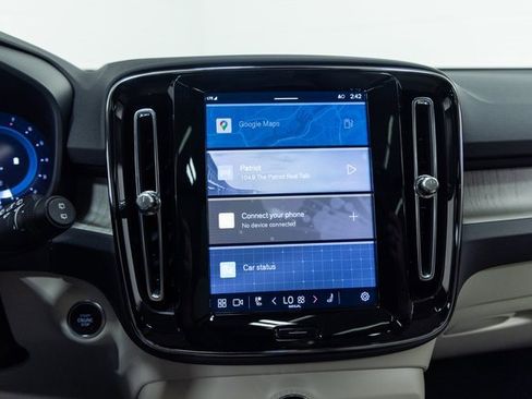 Used 2024 Volvo XC40 B5 Ultimate w/ Protection Package Premier image 23