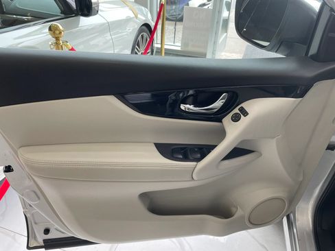 Used 2018 Nissan Rogue Sport SV AWD/4WD image 8