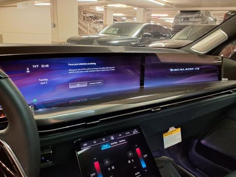 Used 2025 Cadillac Escalade IQ Sport 2 w/ LPO, ONYX Package image 22