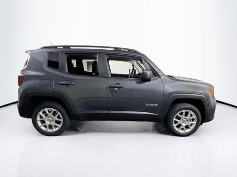 Used 2022 Jeep Renegade Latitude AWD/4WD image 4