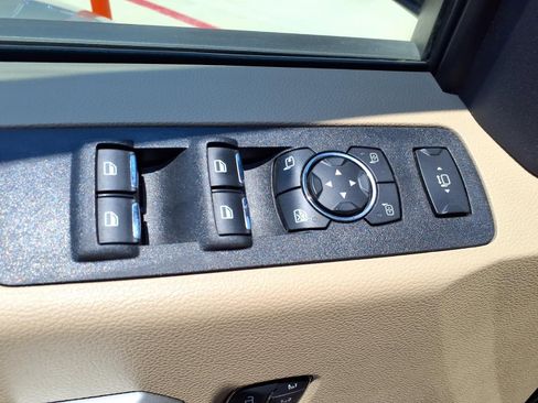 Used 2021 Ford F250 Lariat w/ Lariat Value Package AWD/4WD image 18