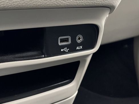 Used 2020 Chrysler Pacifica Limited image 22