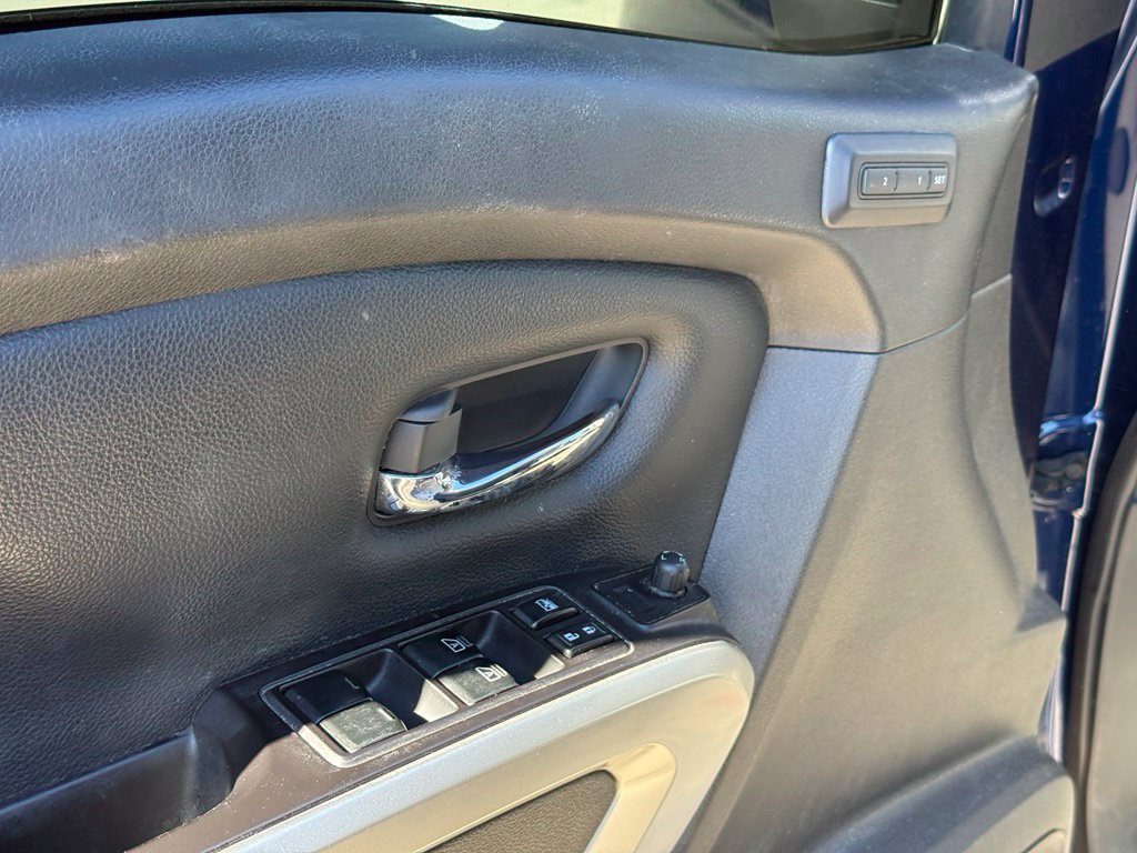 Used 2019 Nissan Titan PRO-4X w/ Pro-4x Convenience Package AWD/4WD image 12