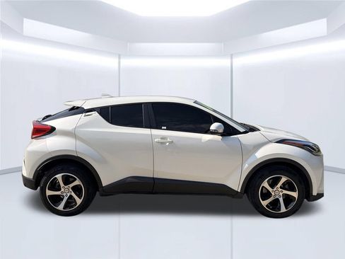 Used 2020 Toyota C-HR LE FWD image 6