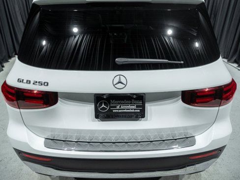 New 2026 Mercedes-Benz GLB 250 image 6