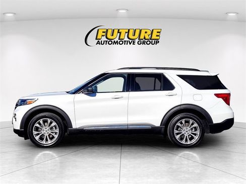Certified 2022 Ford Explorer XLT w/ Equipment Group 202A image 7