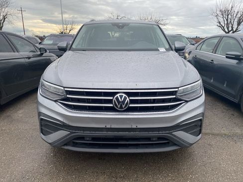 Used 2022 Volkswagen Tiguan SE image 2