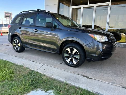Used 2018 Subaru Forester 2.5i w/ Alloy Wheel Package AWD/4WD image 2