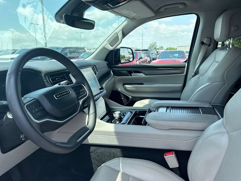 Used 2024 Jeep Wagoneer L Series II w/ Flexible Seating Group AWD/4WD image 14