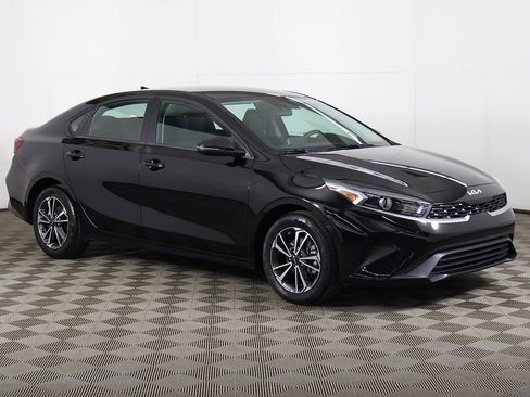 Used 2024 Kia Forte LXS w/ LXS Technology Package FWD image 2