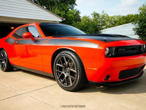 Used 2017 Dodge Challenger R/T w/ Quick Order Package 22P T/A RWD image 12