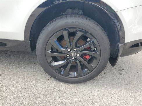 Certified 2025 Land Rover Discovery Sport Dynamic SE image 12