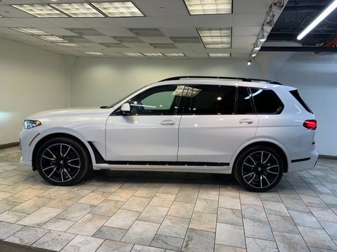 Used 2022 BMW X7 xDrive40i w/ M Sport Package AWD/4WD image 5