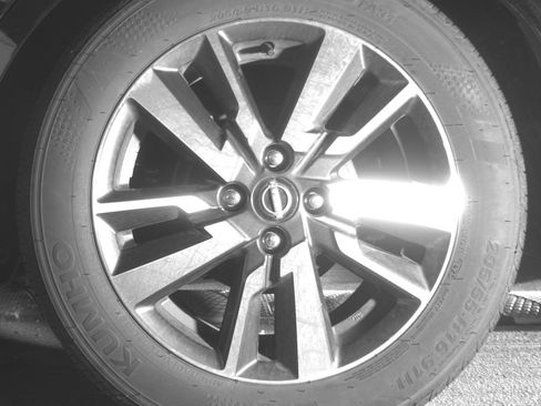 Used 2025 Nissan Versa SV image 14