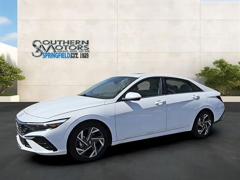 Used 2025 Hyundai Elantra SEL FWD image 27