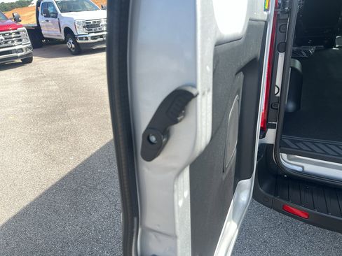 Used 2023 Ford E-Transit Low Roof image 19