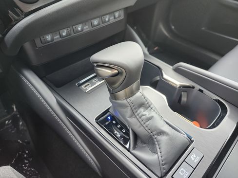 Used 2025 Lexus ES 300h Ultra Luxury w/ Accessory Package (Z2) image 38