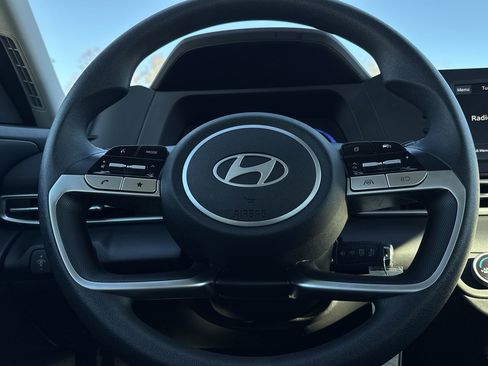 Used 2025 Hyundai Elantra SE image 15