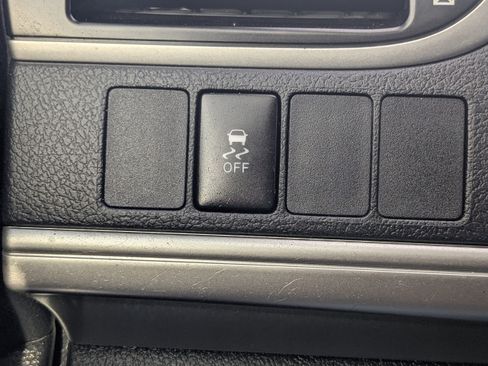 Used 2014 Toyota Camry L image 25