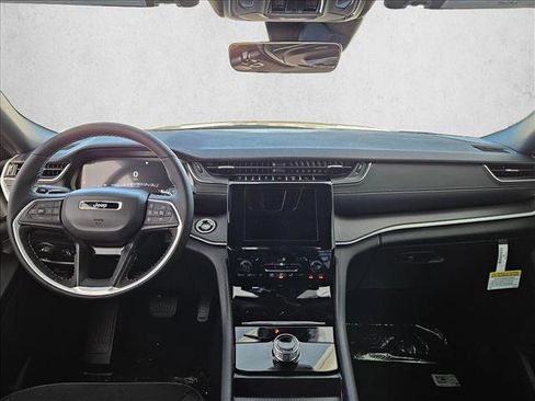 New 2025 Jeep Grand Cherokee Altitude image 13