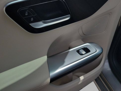 Used 2023 Mercedes-Benz C 300 Sedan image 8