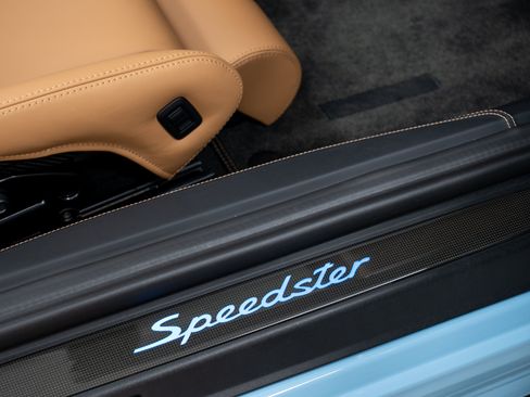 Certified 2019 Porsche 911 Speedster RWD image 38