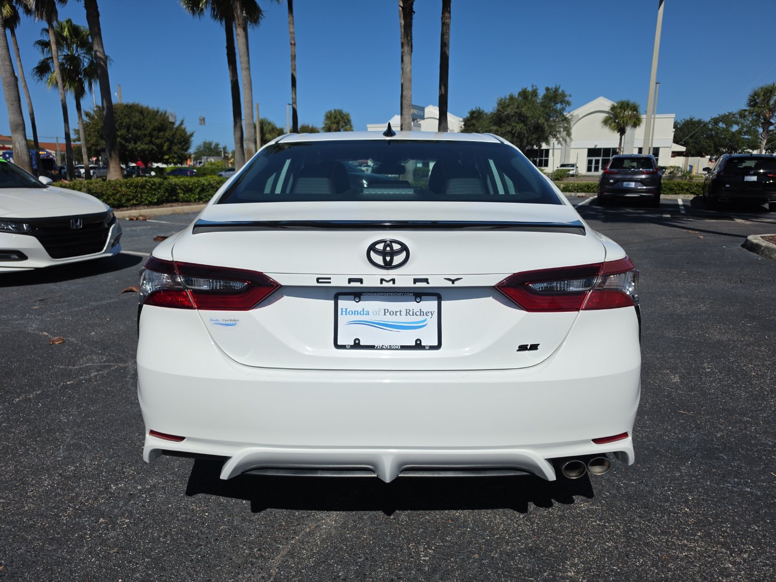 Used 2023 Toyota Camry SE w/ Convenience Package FWD image 4