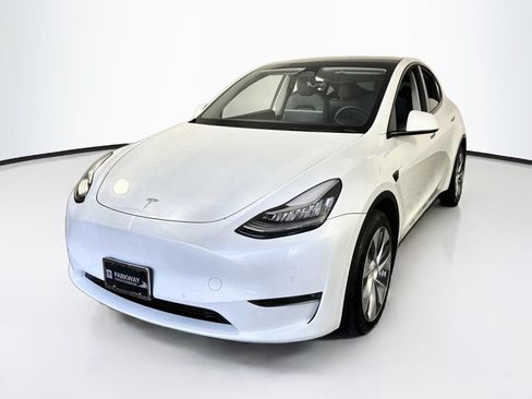 Used 2022 Tesla Model Y Long Range AWD/4WD image 3