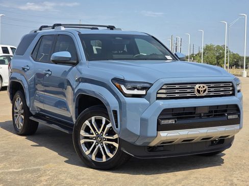 Used 2025 Toyota 4Runner Limited AWD/4WD image 2