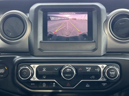 Used 2023 Jeep Gladiator Sport w/ Off Road Group image 3