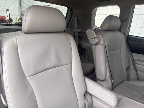 Used 2010 Toyota Highlander SE image 27