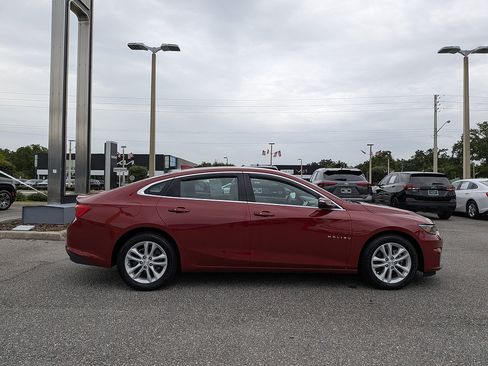 Used 2016 Chevrolet Malibu LT w/ Leather Package FWD image 2