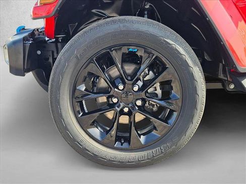 Used 2023 Jeep Wrangler Unlimited Sahara AWD/4WD image 25