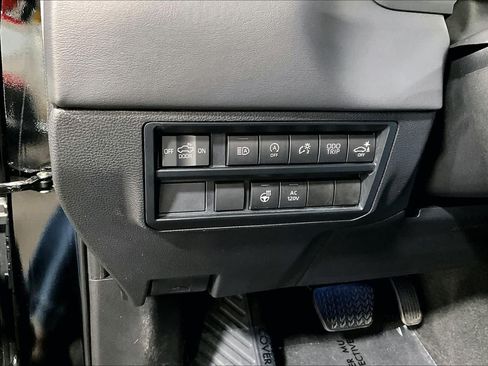 Used 2023 Toyota Tundra Platinum AWD/4WD image 35
