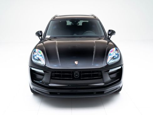 Certified 2025 Porsche Macan image 6