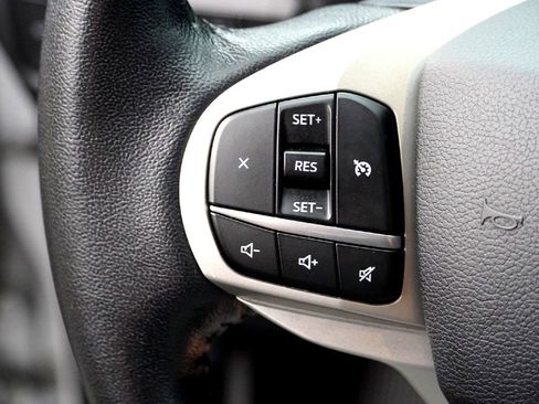 Used 2021 Ford Explorer XLT image 18