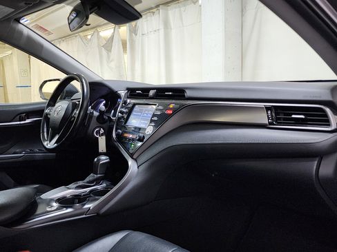 Used 2020 Toyota Camry SE FWD image 21