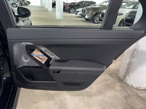 Used 2024 BMW 760i xDrive w/ Executive Package image 11