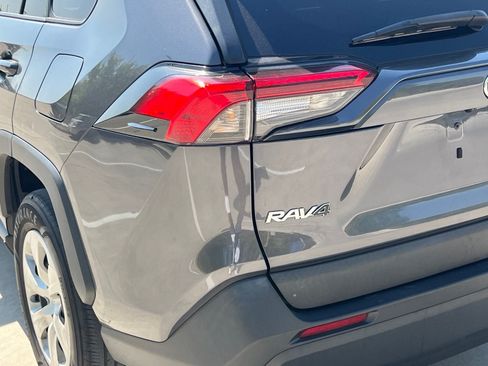 Used 2022 Toyota RAV4 LE FWD image 12